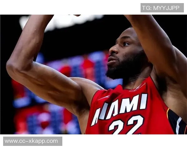 绿军半场三分命中率低迷落后热火21分维金斯表现抢眼杰伦布朗次节独得15分